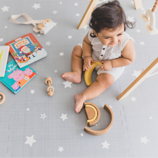 Dreamy White Stars Set in Grey Playmat - Starry