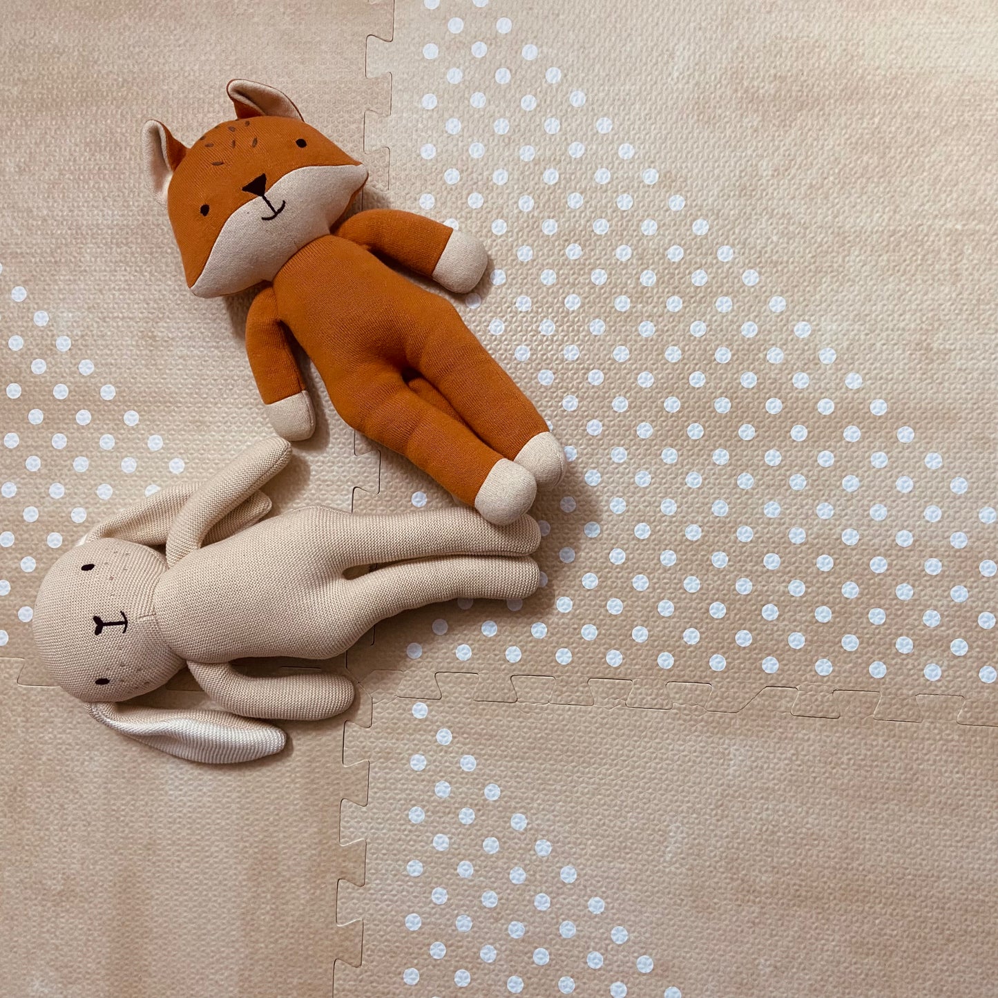 White Patterned Polka in Beige Playmat - Shapes