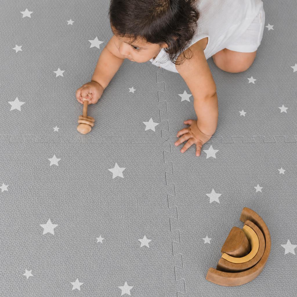 Dreamy White Stars Set in Grey Playmat - Starry