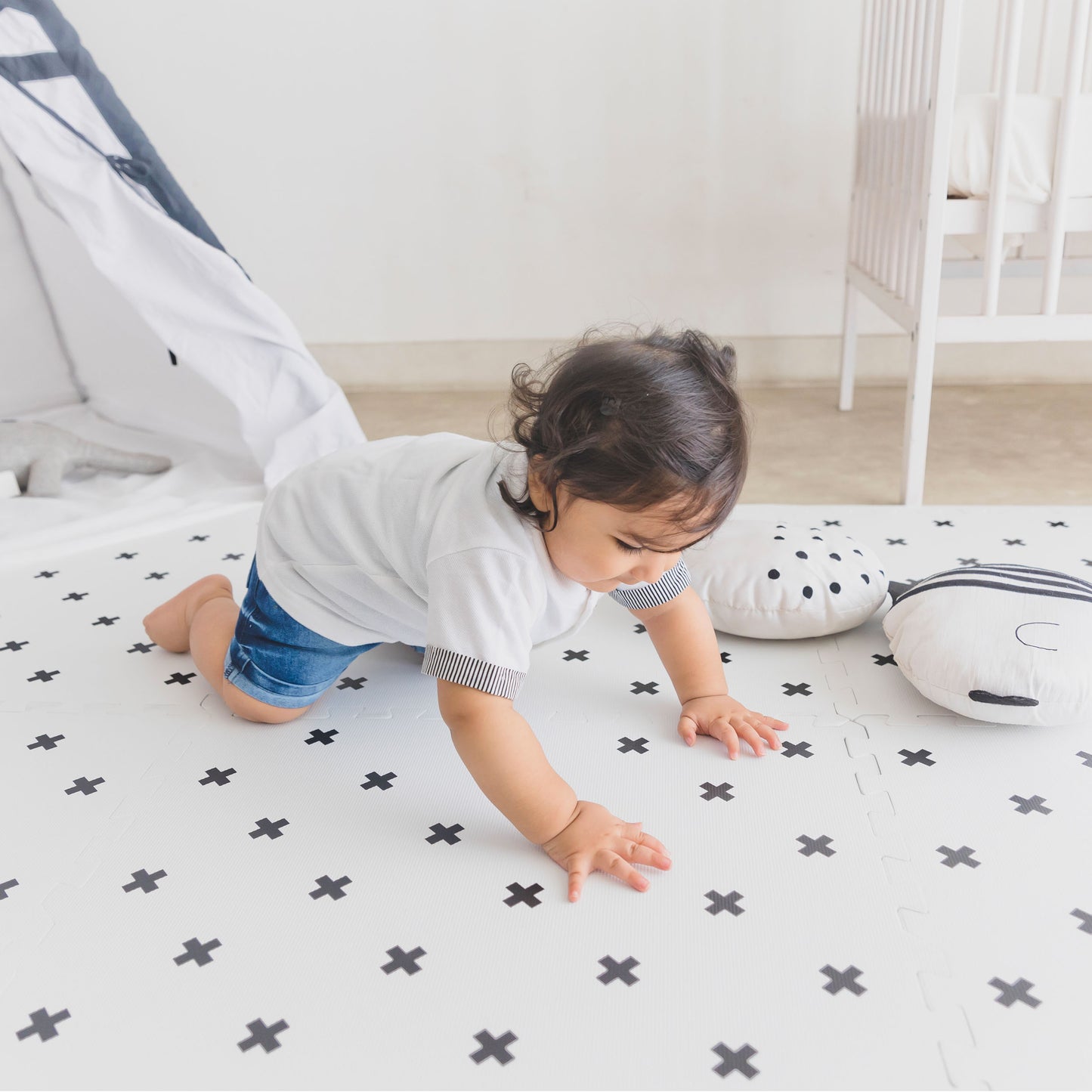 Scandinavian Black Cross Set in White Playmat - Nordic