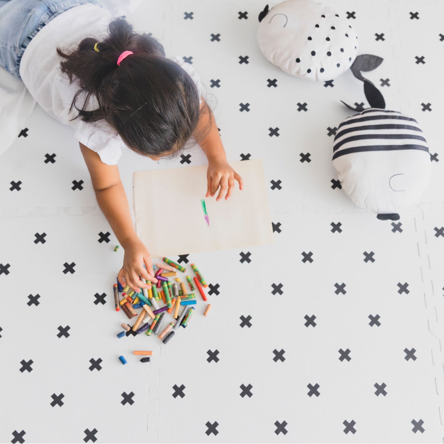 Scandinavian Black Cross Set in White Playmat - Nordic