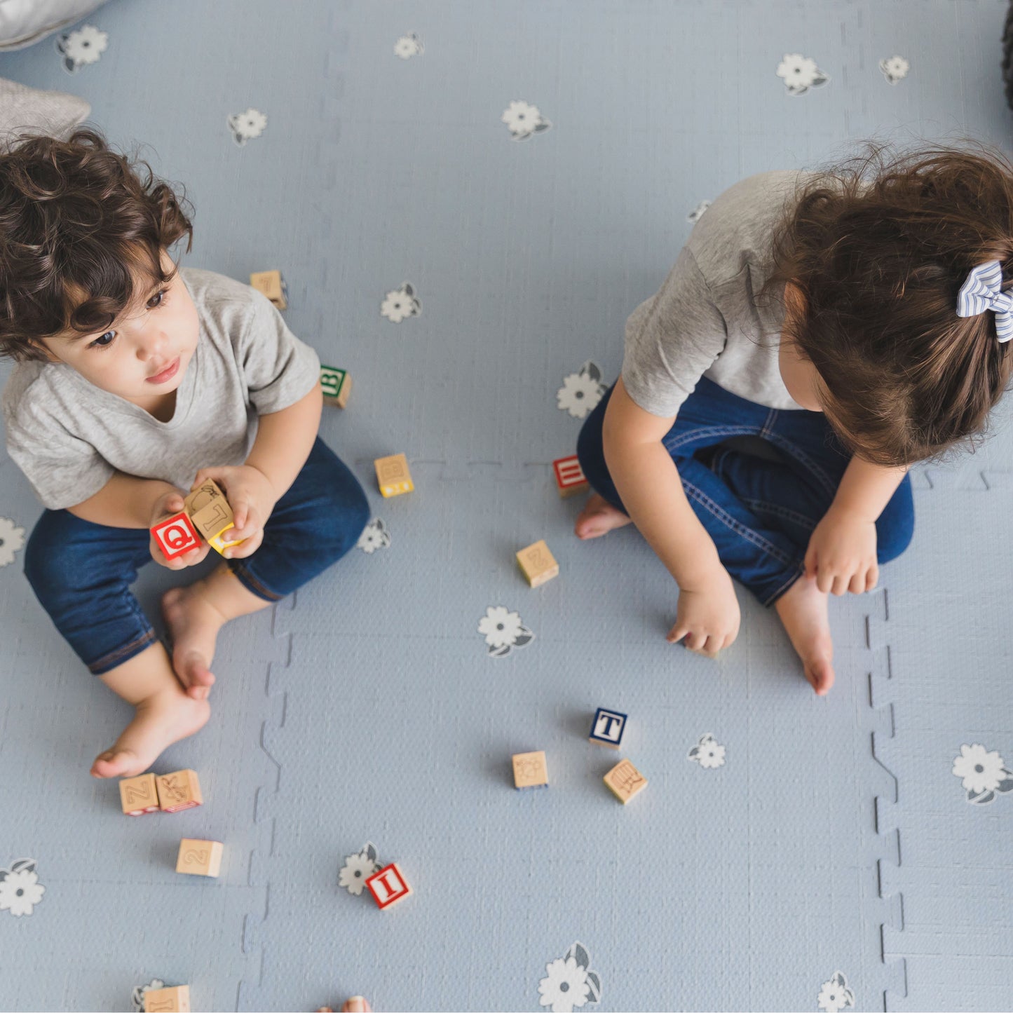 Ditsy Flowers Set in Slate Playmat - Bloom