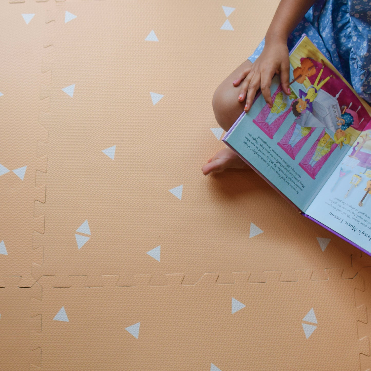 White Triangles Set in Peach Playmat - Triangles